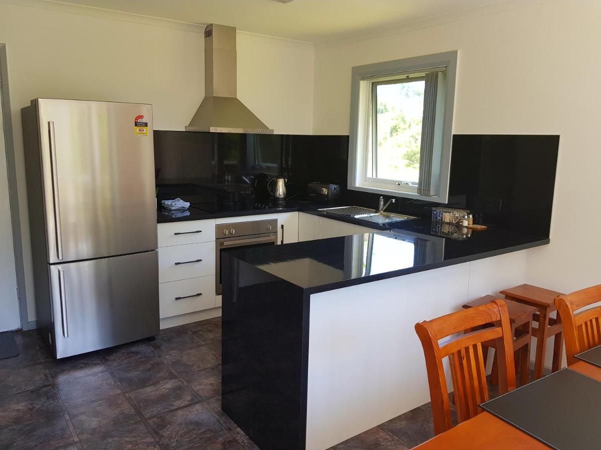 Regatta Point Tavern & Holiday Villas Strahan Zimmer foto
